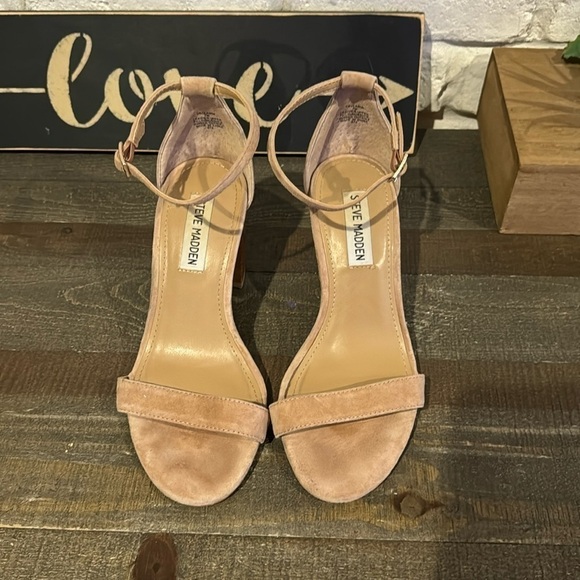 Steve Madden Shoes - Women’s tan suede heels